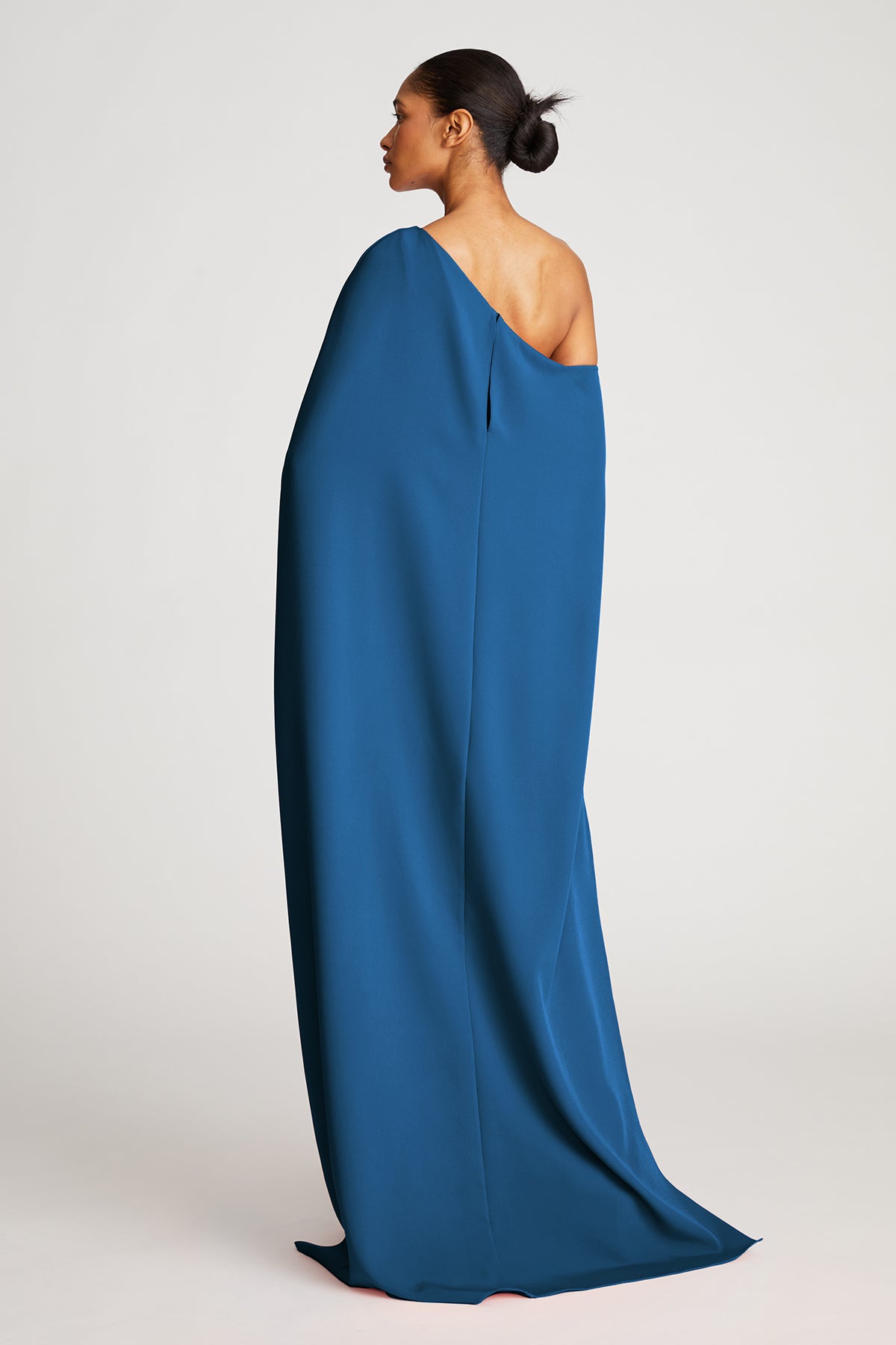 Elycia Gown In Stretch Crepe – Halston